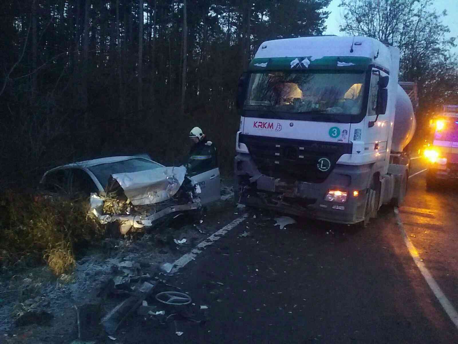 02 - Dopravná nehoda nákladného vozidla a osobného auta